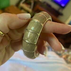 Cream tan pearlized enamel design hinged bangle bracelet silver toned New